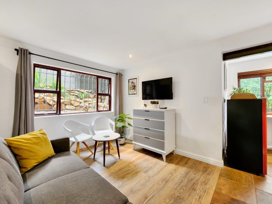 To Let 1 Bedroom Property for Rent in Vredehoek Western Cape